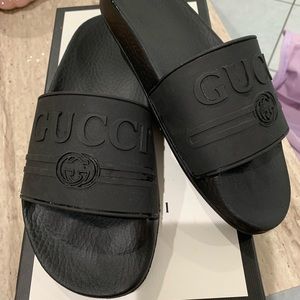 Gucci Black Rubber Slides Size 38!! LIKE NEW